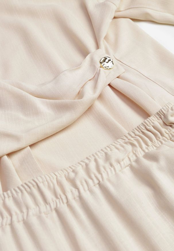 Born2be - Beżowy Wiskozowy Komplet Asymetryczna Koszula i Spodnie z Kieszeniami Moneia. Kolor: beżowy. Materiał: wiskoza