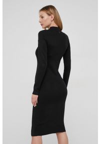 Guess Sukienka kolor czarny mini dopasowana. Kolor: czarny. Materiał: materiał, dzianina. Długość rękawa: długi rękaw. Typ sukienki: dopasowane. Długość: mini #2