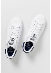 adidas Originals Buty H68621 kolor biały H68621-WHT/DKBLU. Nosek buta: okrągły. Zapięcie: sznurówki. Kolor: biały. Materiał: materiał, guma #4