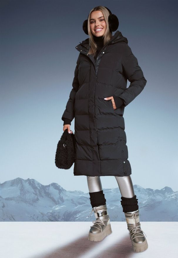 Born2be - Czarna Długa Kurtka z Kapturem Ściągaczami i Dołem Zapinanym na Napy Sialinnor. Okazja: na co dzień. Typ kołnierza: kaptur. Kolor: czarny. Materiał: jeans. Długość: długie. Styl: elegancki, casual