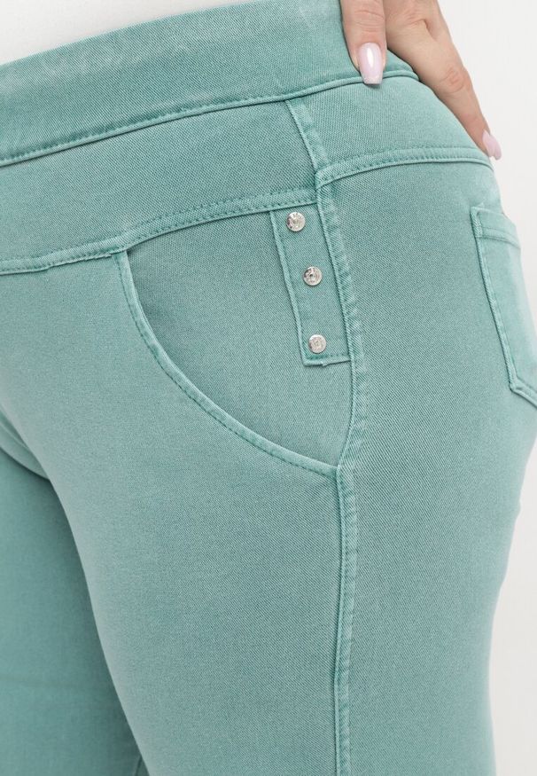 Born2be - Jasnozielone Spodnie z Gumką w Talii i Prostymi Nogawkami Lotlipa. Okazja: na co dzień, na spotkanie biznesowe. Kolekcja: plus size. Kolor: zielony. Styl: biznesowy, elegancki, casual