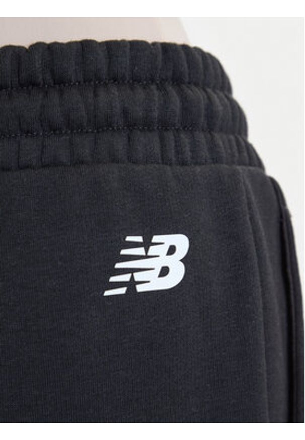 New Balance Spodnie dresowe WP53902 Czarny Relaxed Fit. Kolor: czarny. Materiał: bawełna