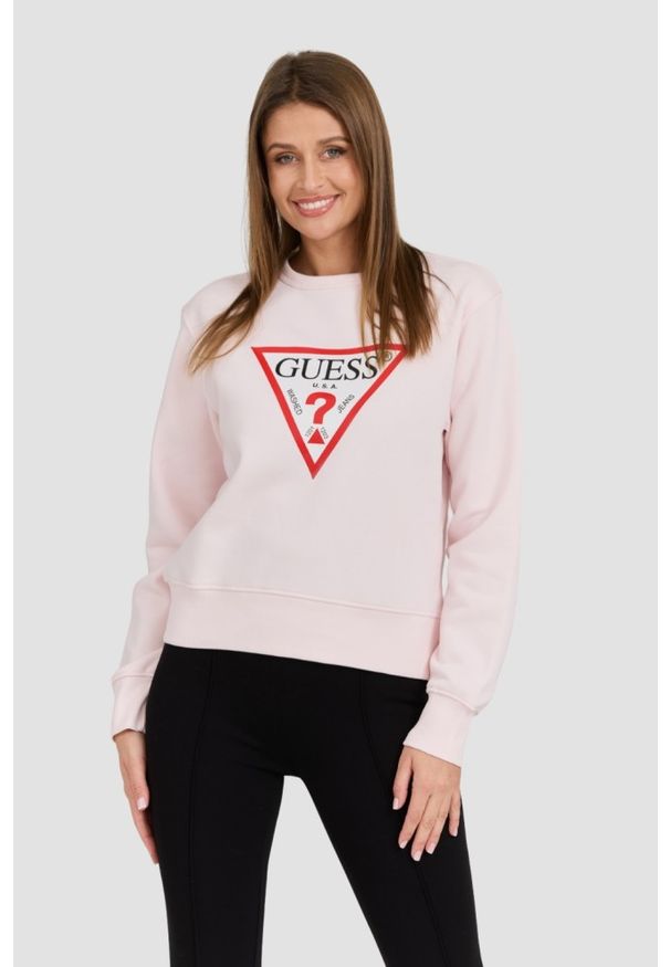 Guess - GUESS Różowa damska bluza z dużym logo Original Fleece, Rozmiar M. Kolor: różowy. Materiał: materiał, poliester, bawełna. Długość rękawa: długi rękaw. Długość: długie. Styl: klasyczny