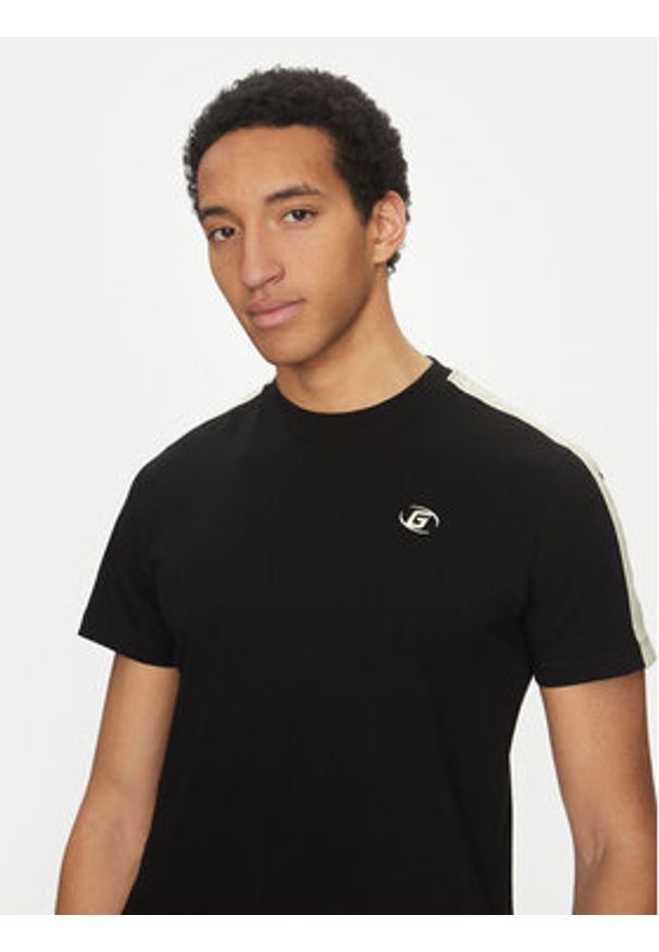 Guess T-Shirt Z5GI13 I3Z14 Czarny Regular Fit. Kolor: czarny. Materiał: bawełna