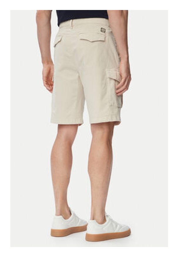 Guess Szorty materiałowe M6GDVA W1703 Kremowy Regular Fit. Kolor: kremowy. Materiał: bawełna