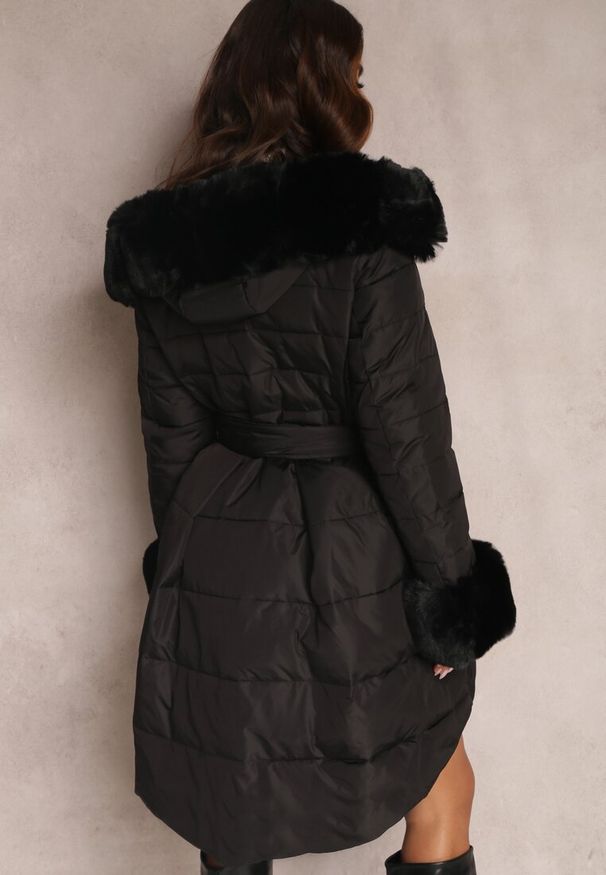 Renee - Czarna Kurtka Pikowana z Futerkiem Pasilinai. Kolor: czarny. Materiał: futro. Długość rękawa: długi rękaw. Długość: długie. Sezon: zima, jesień