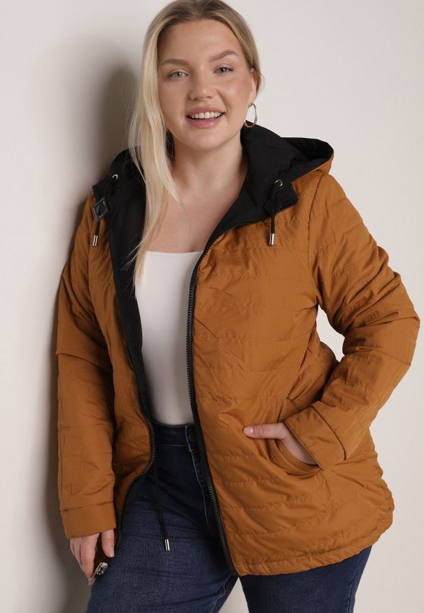 Born2be - Czarna Przejściowa Kurtka Dwustronna o Kroju Parki z Pikowaniem Wewnątrz Zidelle. Typ kołnierza: kaptur. Kolor: czarny. Materiał: jeans, poliester. Styl: sportowy