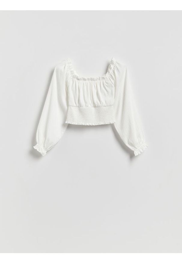 Reserved - Bluzka z marszczeniem - biały. Kolor: biały. Materiał: dzianina. Długość: krótkie