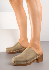 Born2be - Zielone Klapki Mule w Stylu Drewniaków z Nitami na Słupkowym Obcasie Glerra. Nosek buta: okrągły. Kolor: zielony. Sezon: lato. Obcas: na obcasie. Styl: klasyczny. Wysokość obcasa: średni #6