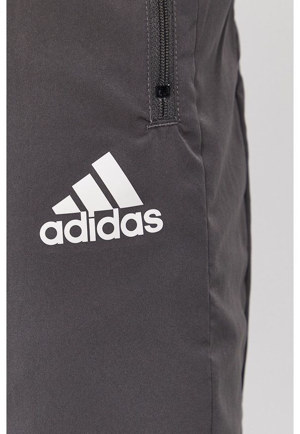 Adidas - adidas - Szorty. Okazja: na co dzień. Kolor: szary. Materiał: materiał. Wzór: gładki. Styl: casual
