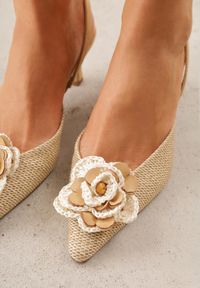 Renee - Beżowe Sandały Slingback na Kaczuszce z Tweedowymi Wstawkami i Kwiatem 3D Zehe. Okazja: na co dzień, na imprezę. Zapięcie: bez zapięcia. Kolor: beżowy. Materiał: jeans, koronka. Wzór: kwiaty. Obcas: na szpilce. Styl: casual, elegancki #4