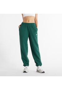 Spodnie damskie New Balance WP41500NWG – zielone. Stan: podwyższony. Kolor: zielony. Materiał: bawełna, dresówka, poliester