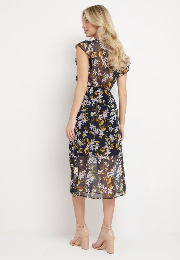 Born2be - Granatowa Sukienka Gobney. Kolor: niebieski. Materiał: wiskoza, materiał, tkanina. Długość rękawa: krótki rękaw. Wzór: kwiaty. Długość: midi