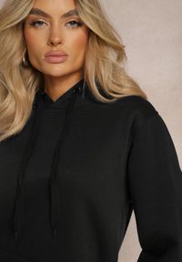 Renee - Czarna Klasyczna Bluza z Kapturem ze Ściągaczem Mozartia. Okazja: na co dzień. Typ kołnierza: kaptur. Kolor: czarny. Materiał: jeans. Styl: klasyczny #4
