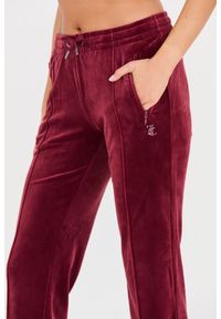 Juicy Couture - JUICY COUTURE Bordowe spodnie dresowe Tina Track Pants. Kolor: czerwony. Materiał: dresówka #7