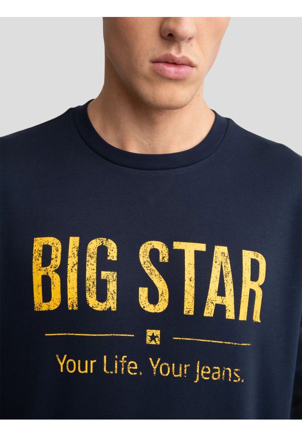 Big-Star - Bluza męska z logo BIG STAR granatowa Setor 403. Kolor: niebieski. Materiał: dresówka, jeans, bawełna. Wzór: nadruk, ze splotem