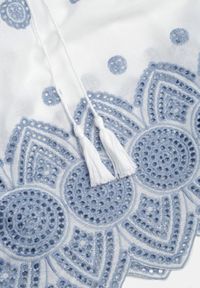 Born2be - Biało-Niebieska Spódnica Bawełniana Ozdobiona Haftami i Ażurowymi Wycięciami w Stylu Casual Kalon. Okazja: na co dzień. Kolor: niebieski. Materiał: bawełna. Długość: krótkie. Wzór: aplikacja, ażurowy, haft. Sezon: lato. Styl: casual #5