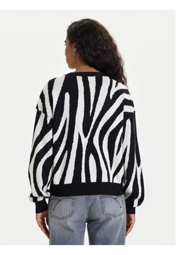 Vero Moda Sweter Siljeanimal 10330808 Biały Regular Fit. Kolor: biały. Materiał: wiskoza