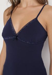 Born2be - Granatowy Bawełniany Top na Ramiączkach z Regulacją Arivion. Typ kołnierza: dekolt w kształcie V. Kolor: niebieski. Materiał: bawełna. Długość rękawa: na ramiączkach. Wzór: gładki #2