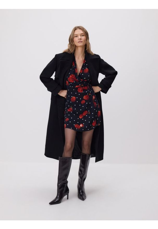 Reserved - Wzorzysta sukienka mini - czarny. Kolor: czarny. Materiał: wiskoza. Długość: mini