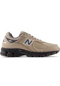 Buty męskie New Balance M2002REG – brązowe. Kolor: brązowy. Materiał: guma, skóra, dresówka, materiał, syntetyk. Szerokość cholewki: normalna. Wzór: nadruk #1