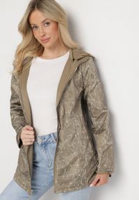Born2be - Ciemnozielona Kurtka Parka Dwustronna z Odpinanym Kapturem Amoetta. Okazja: na co dzień. Kolor: zielony. Materiał: jeans. Wzór: gładki. Styl: casual, elegancki #5