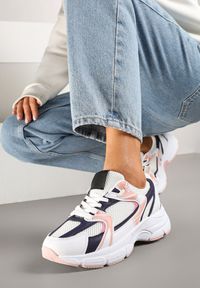 Renee - Biało-Granatowe Sneakersy na Grubej Podeszwie z Cholewką z Siateczką Zollexia. Okazja: na co dzień. Zapięcie: sznurówki. Kolor: biały. Materiał: jeans. Szerokość cholewki: normalna. Sezon: lato, wiosna