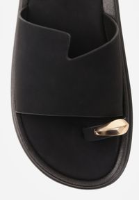 Born2be - Czarne Klapki Typu Japonki z Metaliczną Ozdobą Samrina. Okazja: na co dzień. Kolor: czarny. Materiał: jeans, koronka. Wzór: aplikacja. Sezon: lato. Styl: casual #8