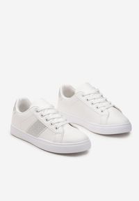Born2be - Białe Sneakersy Ozdobione Cyrkoniami Perlara. Nosek buta: okrągły. Zapięcie: sznurówki. Kolor: biały. Materiał: materiał. Wzór: aplikacja. Obcas: na obcasie. Wysokość obcasa: niski