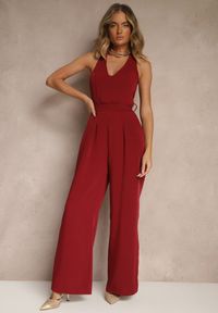 Renee - Bordowy Kombinezon o Taliowanym Kroju z Dekoltem Halter i Wiązanym Paskiem Malisena. Okazja: na co dzień, na randkę, na imprezę. Kolor: czerwony. Styl: elegancki, casual