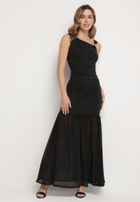 Born2be - Czarna Koktajlowa Sukienka z Wiskozą Ozdobiona Marszczeniem Galapina. Okazja: na imprezę. Kolor: czarny. Materiał: wiskoza. Wzór: aplikacja. Styl: wizytowy #2