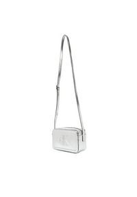 Calvin Klein Torebka Bold Ck Metallic Camera Bag LV04F3331G Srebrny. Kolor: srebrny. Materiał: skórzane #4