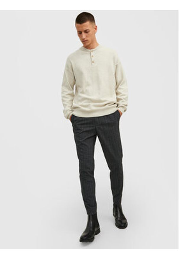 Jack & Jones - Jack&Jones Spodnie materiałowe Stace 12212970 Szary Regular Fit. Kolor: szary. Materiał: wiskoza, materiał