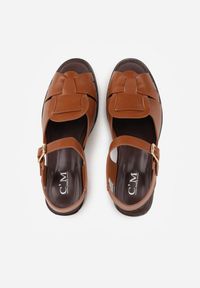 Renee - Brązowe Sandały na Słupku z Geometryczną Cholewką Aiganele. Zapięcie: sprzączka. Kolor: brązowy. Materiał: jeans. Wzór: geometria. Obcas: na słupku. Styl: klasyczny. Wysokość obcasa: średni #6