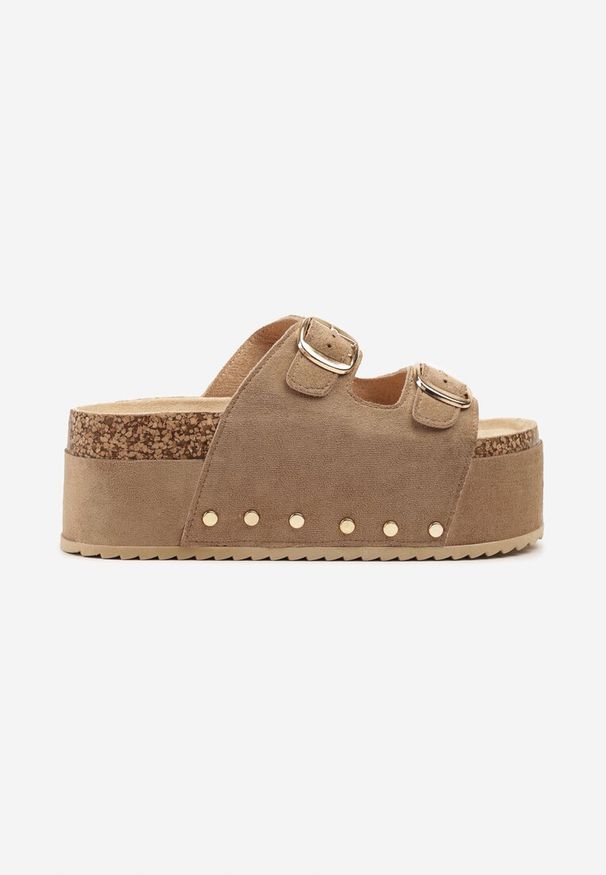 Born2be - Beżowe Klapki na Grubej Podeszwie z Nitami Linsaria. Okazja: na co dzień. Kolor: beżowy. Wzór: aplikacja. Sezon: lato. Styl: elegancki, casual