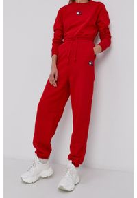 Tommy Jeans - Spodnie. Kolor: czerwony. Materiał: bawełna, dzianina