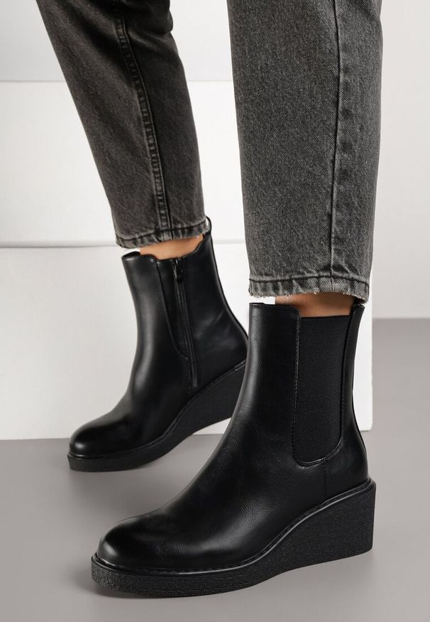 Born2be - Czarne Botki Sztyblety na Koturnie Fesirea. Okazja: na co dzień. Kolor: czarny. Materiał: jeans. Obcas: na koturnie. Styl: wizytowy, casual, elegancki