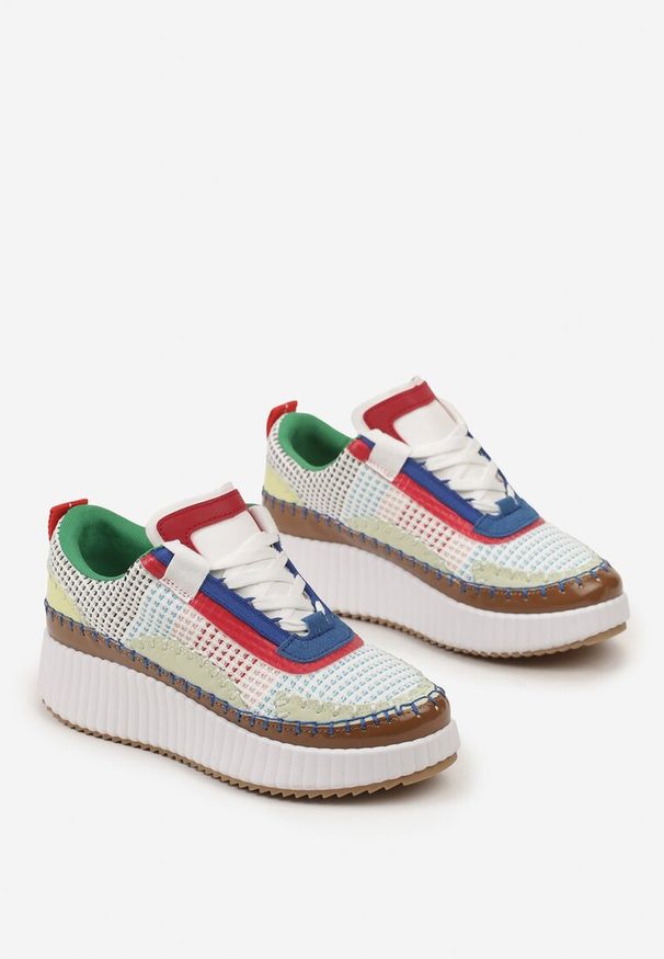 Born2be - Biało-Brązowe Sneakersy z Patchworkową Cholewką i Tłoczoną Platformą Geridia. Kolor: biały. Szerokość cholewki: normalna. Obcas: na platformie