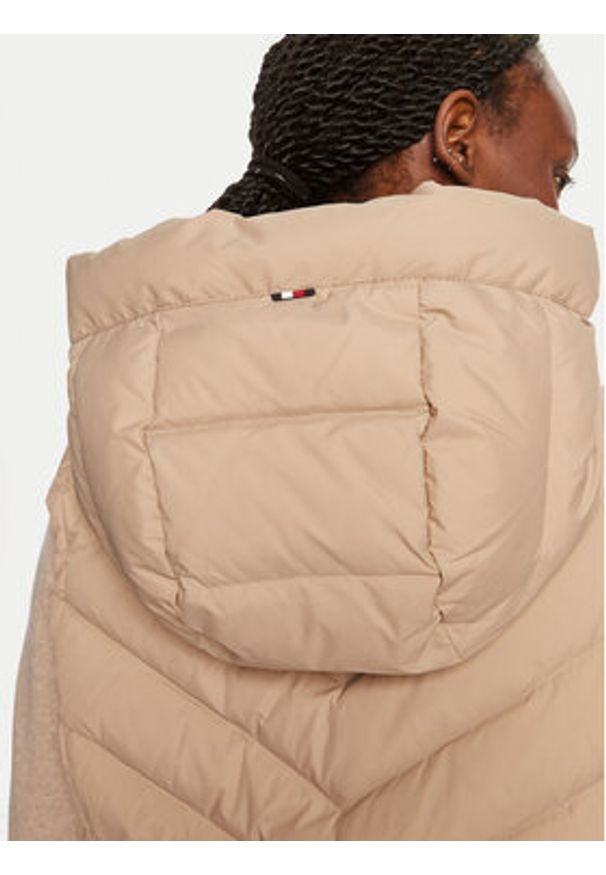 TOMMY HILFIGER - Tommy Hilfiger Bezrękawnik Chevron WW0WW42624 Beżowy Regular Fit. Kolor: beżowy. Materiał: syntetyk. Długość rękawa: bez rękawów