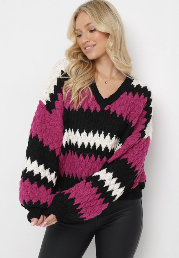 Born2be - Fuksjowy Sweter Oversize z Ozdobnym Wzorem Dzianiny Mexio. Kolor: różowy. Materiał: dzianina. Długość: długie