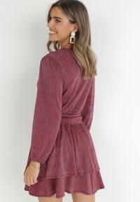 Born2be - Bordowa Sukienka Rozkloszowana z Metaliczną Nitką Adine. Okazja: na co dzień, na imprezę. Typ kołnierza: dekolt w kształcie V. Kolor: czerwony. Typ sukienki: rozkloszowane. Styl: casual, elegancki #6