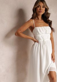 Renee - Biała Sukienka o Rozkloszowanym Kroju na Ramiączkach z Wiązaniem Lunarea. Kolor: biały. Długość rękawa: na ramiączkach. Typ sukienki: rozkloszowane