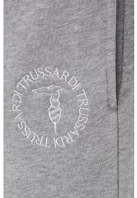 Trussardi Jeans - Trussardi spodnie bawełniane męskie kolor szary gładkie. Kolor: szary. Materiał: bawełna. Wzór: gładki #3