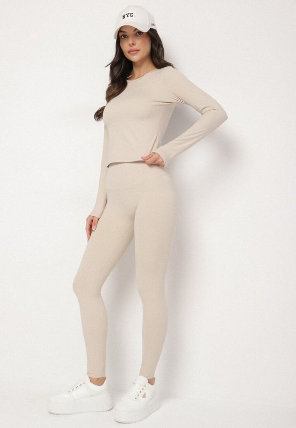 Born2be - Jasnobeżowy Komplet Sportowy Legginsy i Bluzka z Długim Rękawem Toretta. Kolor: beżowy. Wzór: aplikacja