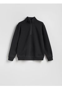 Reserved - Gładka bluza ze stójką - czarny. Typ kołnierza: kołnierzyk stójkowy. Kolor: czarny. Materiał: bawełna, dzianina. Wzór: gładki #1