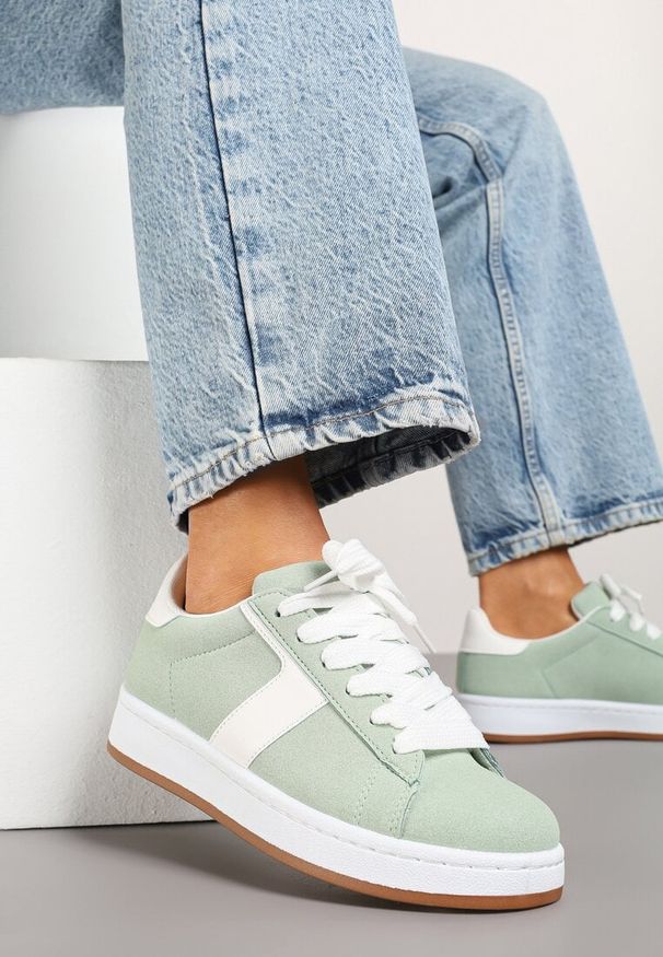 Born2be - Jasnozielone Sneakersy Ozdobione Paskiem Zrulla. Okazja: na co dzień. Zapięcie: pasek. Kolor: zielony. Materiał: jeans. Wzór: aplikacja. Obcas: na płaskiej podeszwie