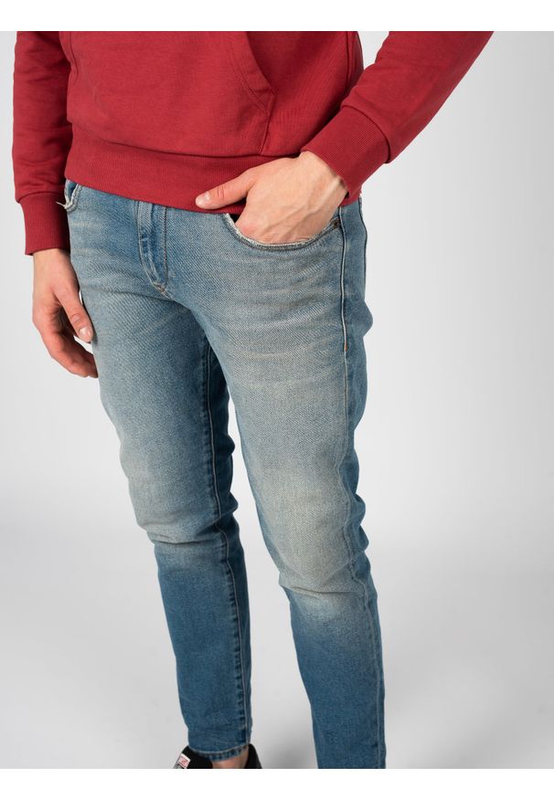Diesel Jeansy "D-Strukt" | A03562-09D81 | Mężczyzna | Niebieski. Kolor: niebieski. Styl: elegancki, klasyczny