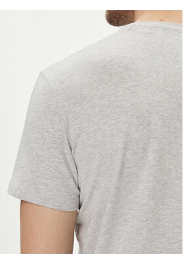 Guess T-Shirt Caleb U97M00 KCD31 Szary Slim Fit. Kolor: szary. Materiał: bawełna