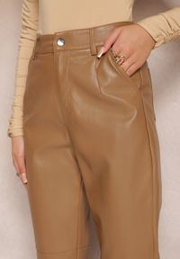 Renee - Beżowe Spodnie z Imitacji Skóry High Waist Arillia. Stan: podwyższony. Kolor: beżowy. Materiał: skóra #3