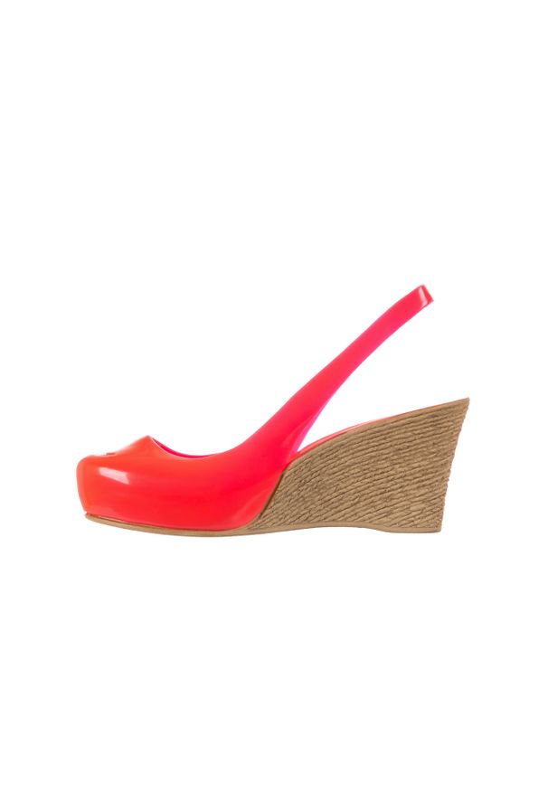 Sandały Bayla-064 Coco Fuchsia Fluo, Róż, Guma. Kolor: czerwony. Materiał: tworzywo sztuczne. Sezon: lato, wiosna. Obcas: na koturnie. Styl: klasyczny